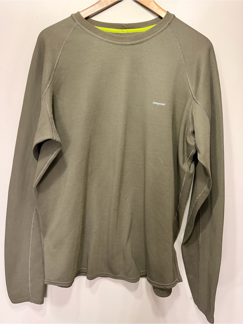 Patagonia Men’s Olive Green Performance Long Sleeve XL